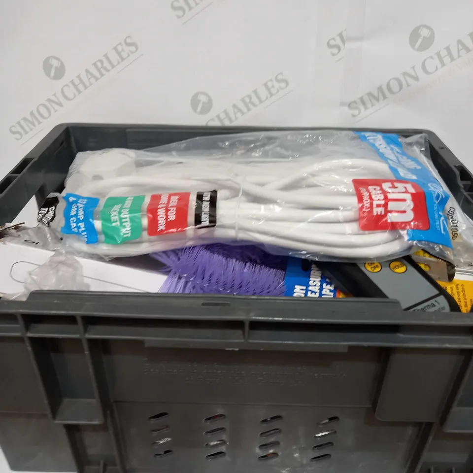 BOX TO CONTAIN APPROX 30 X ASSORTED HOUSEHOLD PRODUCTS, INCLUDES CUTLERY, TAPE MEASURE, STATIONERY ETC