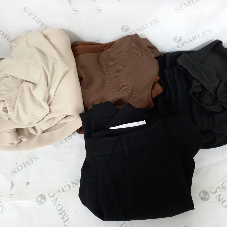 APPROXIMATELY 20 ASSORTED CLOTHING ITEMS TO INCLUDE TOPS AND TROUSERS 