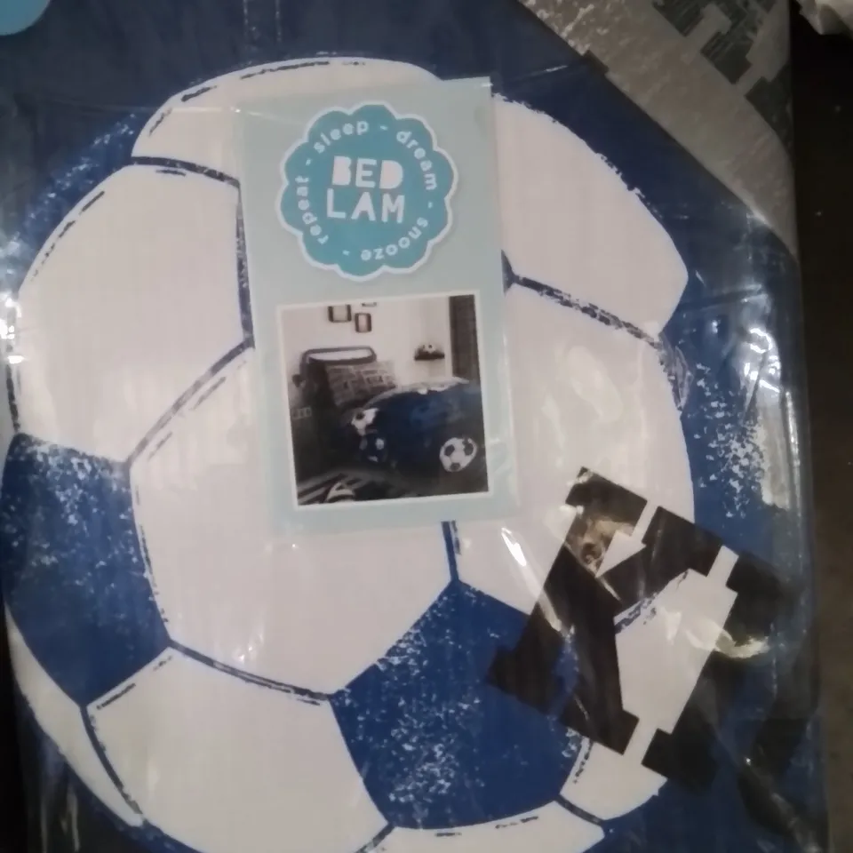 SELECTION OF APPROXIMATELY 10X QUALITY DESIGNER BRAND HOUSEHOLD ITEMS THROWS AND BEDDING (SIZES AND PATTERNS VARY)