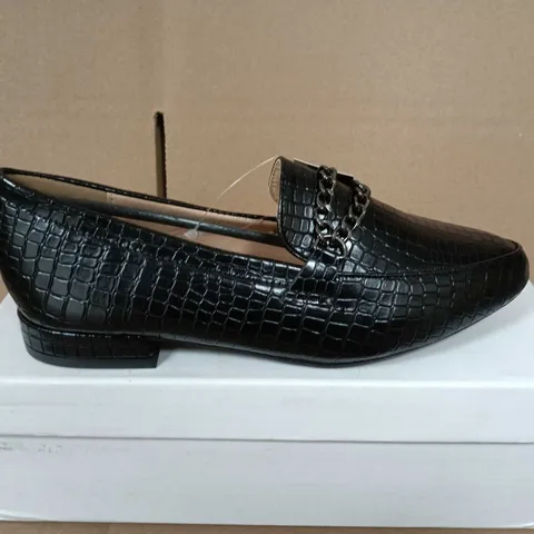BOXED PAIR OF SPOT ON BLACK CROC-EMBOSSED LEATHER-LOOK LOAFERS WITH CHAIN DETAIL – UK SIZE 3