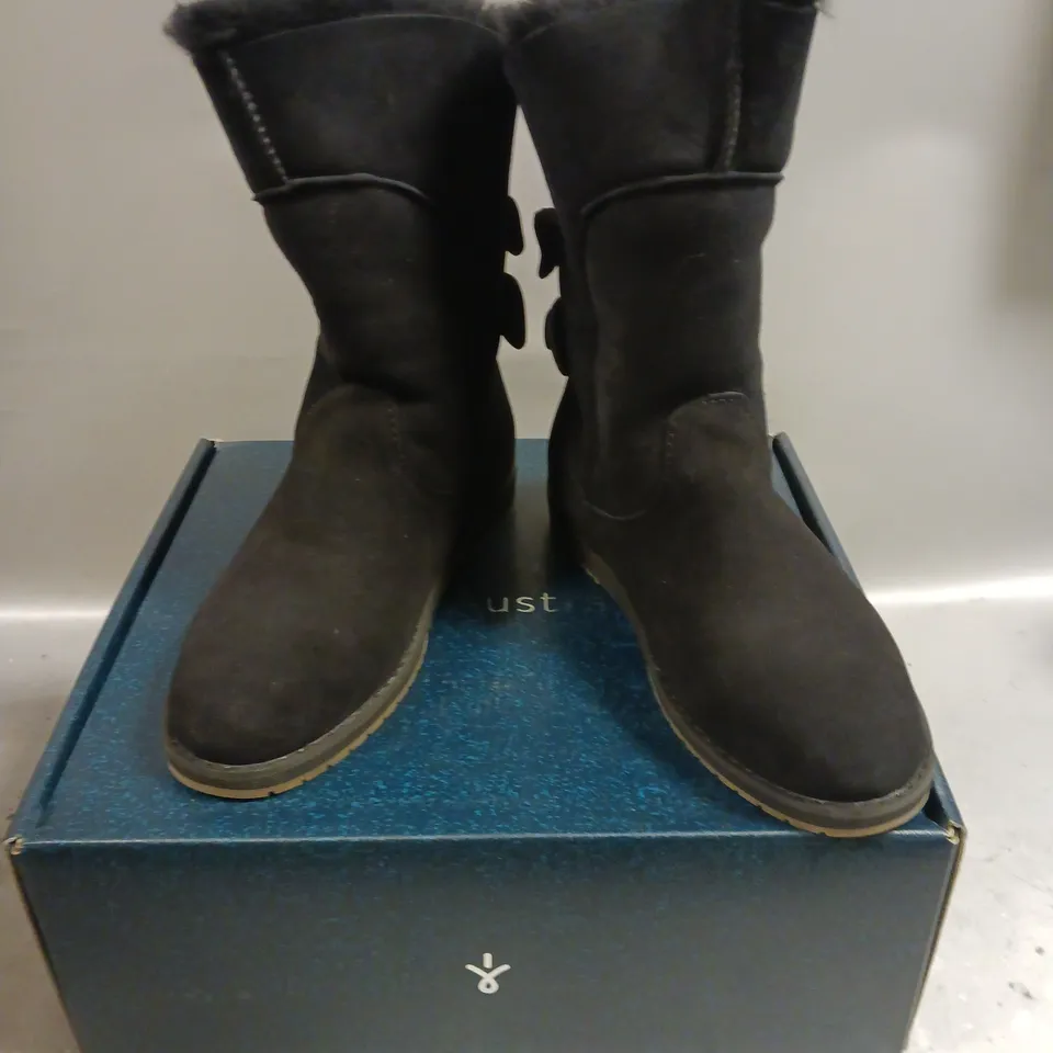 EMU ANDA SHEEPSKIN BOOTS IN BLACK - 8