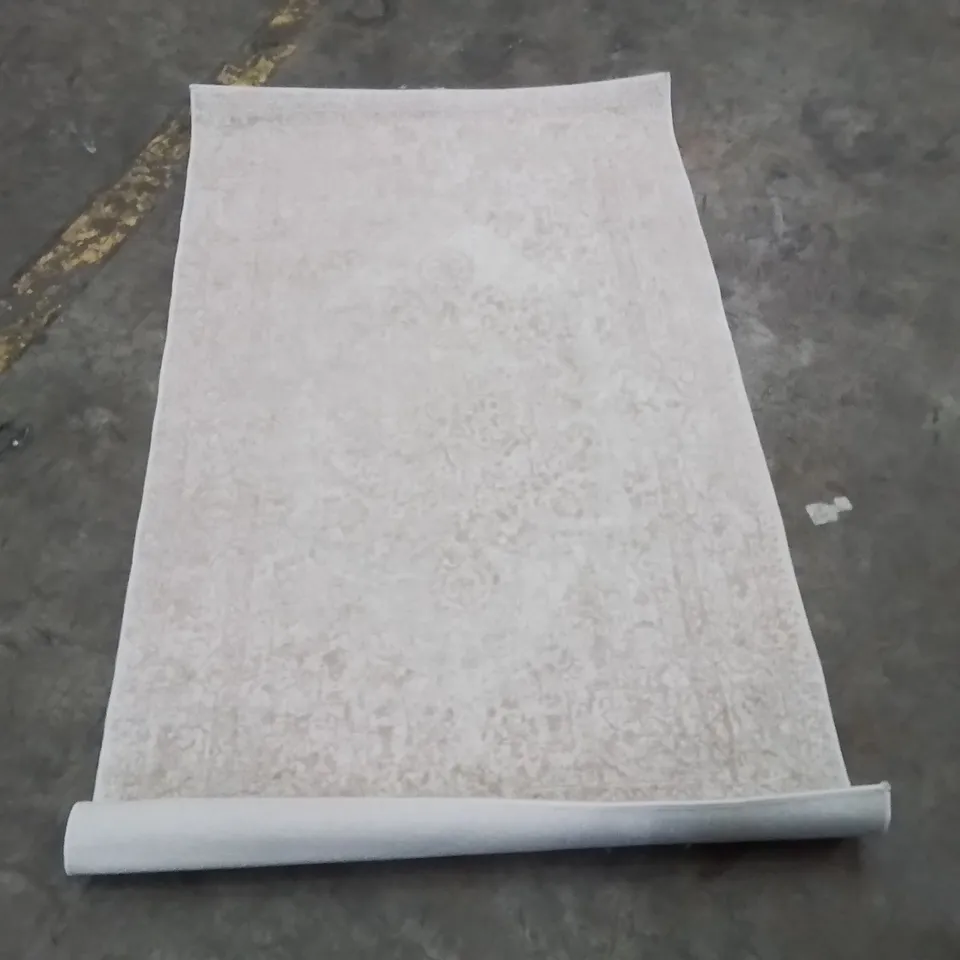 QUALITY DESIGNER AREA RUG - APPROXIMATELY 152X91CM