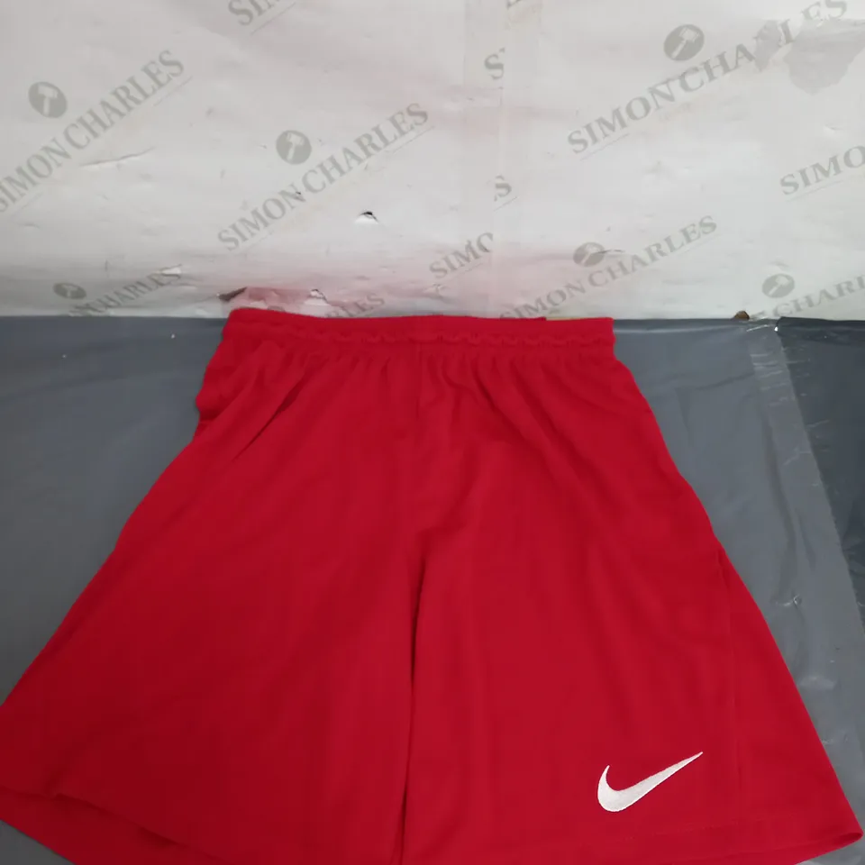 NIKE LOGO CASUAL SHORTS SIZE M