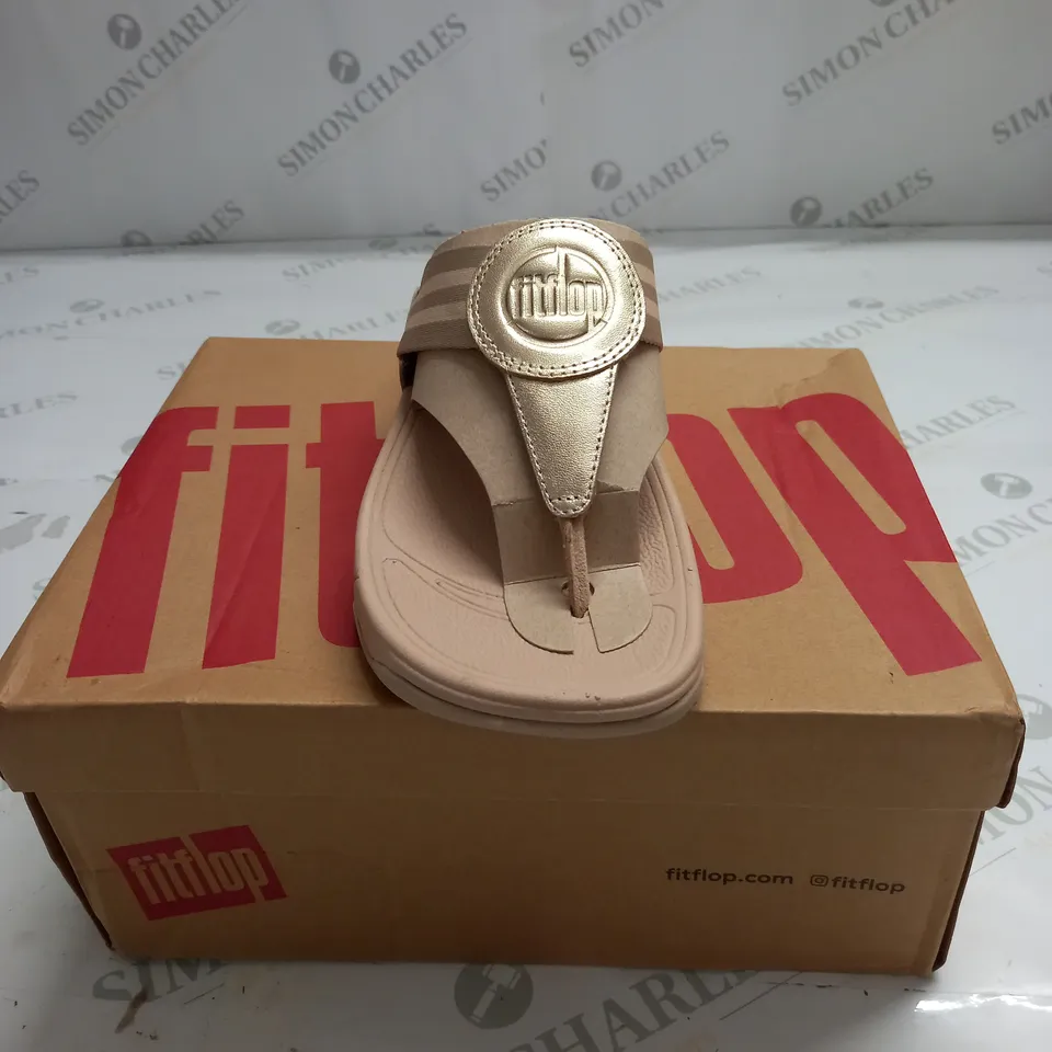 WALKSTAROE POST SANDALS SIZE 3