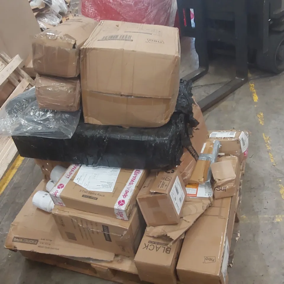PALLET CONTAINING A LARGE QUANTITY OF ASSORTED NEO ITEMS INCLUDING: KAMADO BBQ, SUN LOUNGER, SACK TRUCK ECT