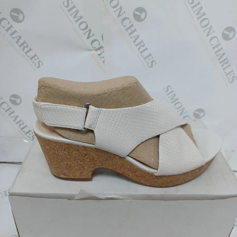CLARKS OPEN TOE WEDGE SANDALS SIZE 8