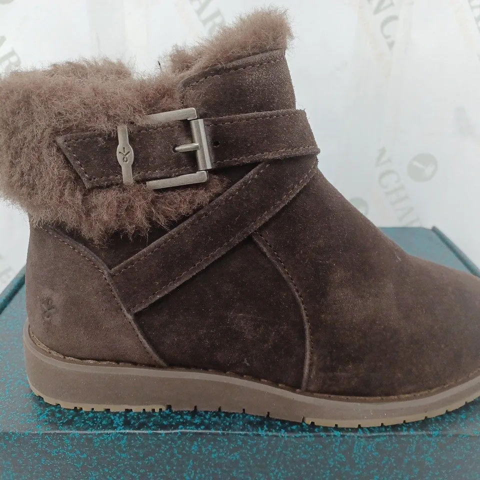 EMU AUSTRALIA FAUX SUEDE BOOTS IN ESPRESSO - SIZE 5