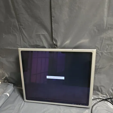 LM1902 19-INCH LCD MONITOR