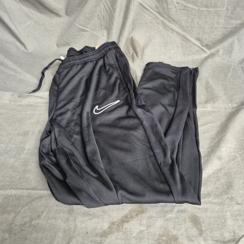 NIKE TRACK PANTS IN BLACK SIZE L