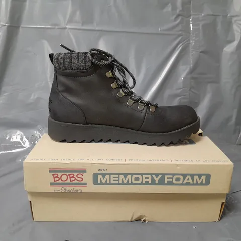 BOBS FROM SKECHERS HIKING BOOTS BLACK SIZE 5.5