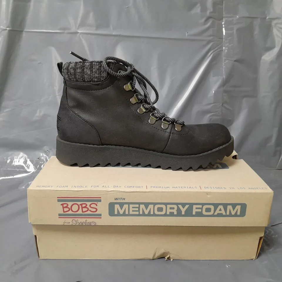 BOBS FROM SKECHERS HIKING BOOTS BLACK SIZE 5.5