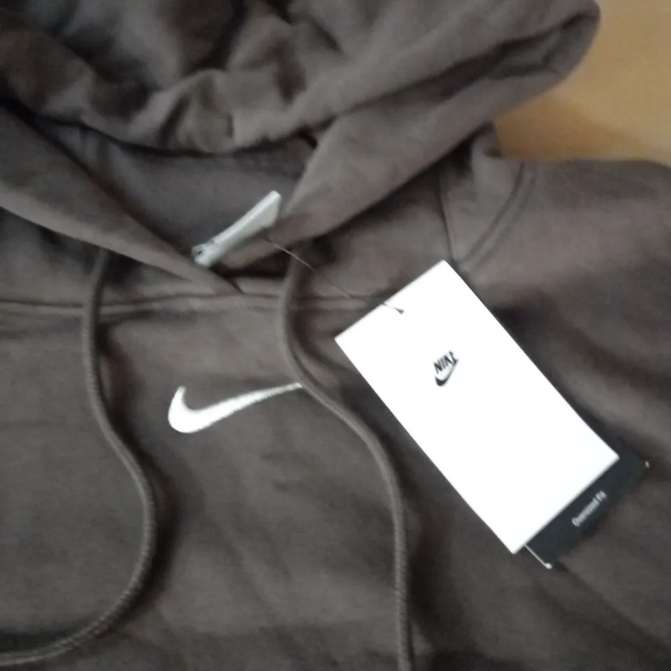 NIKE WOMENS OVERSIZED FIT HOODIE IN BROWN - XS
