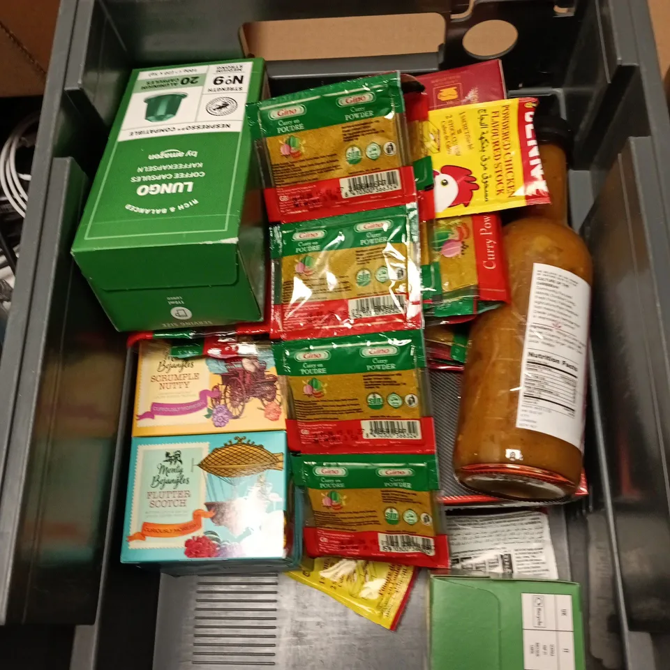 APPROXIMATELY 15 ASSORTED FOOD AND DRINK ITEMS TO INCLUDE - SEVENHILLS COCONUT OIL, RIBENA AND PACT COFFEE PINHAL