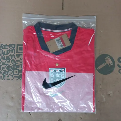 BAGGED NIKE ENGLAND FOOTBALL JERSEY IN RED SIZE LARGE