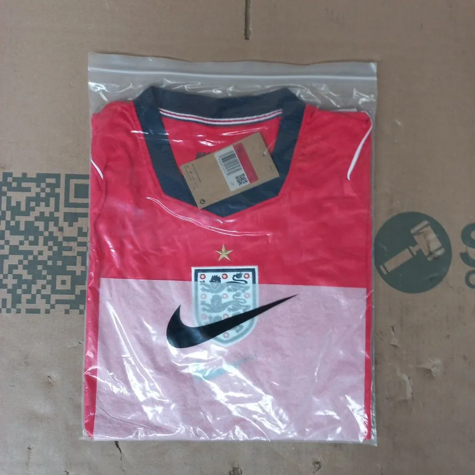 BAGGED NIKE ENGLAND FOOTBALL JERSEY IN RED SIZE LARGE