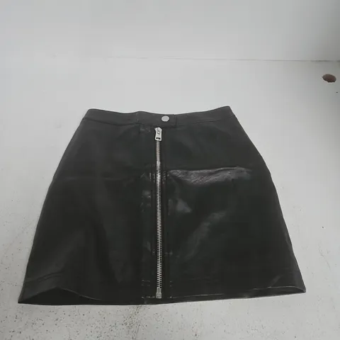 TOPSHOP BLACK FAUX LEATHER MINI SKIRT – UK 6 (EU 34, US 2)