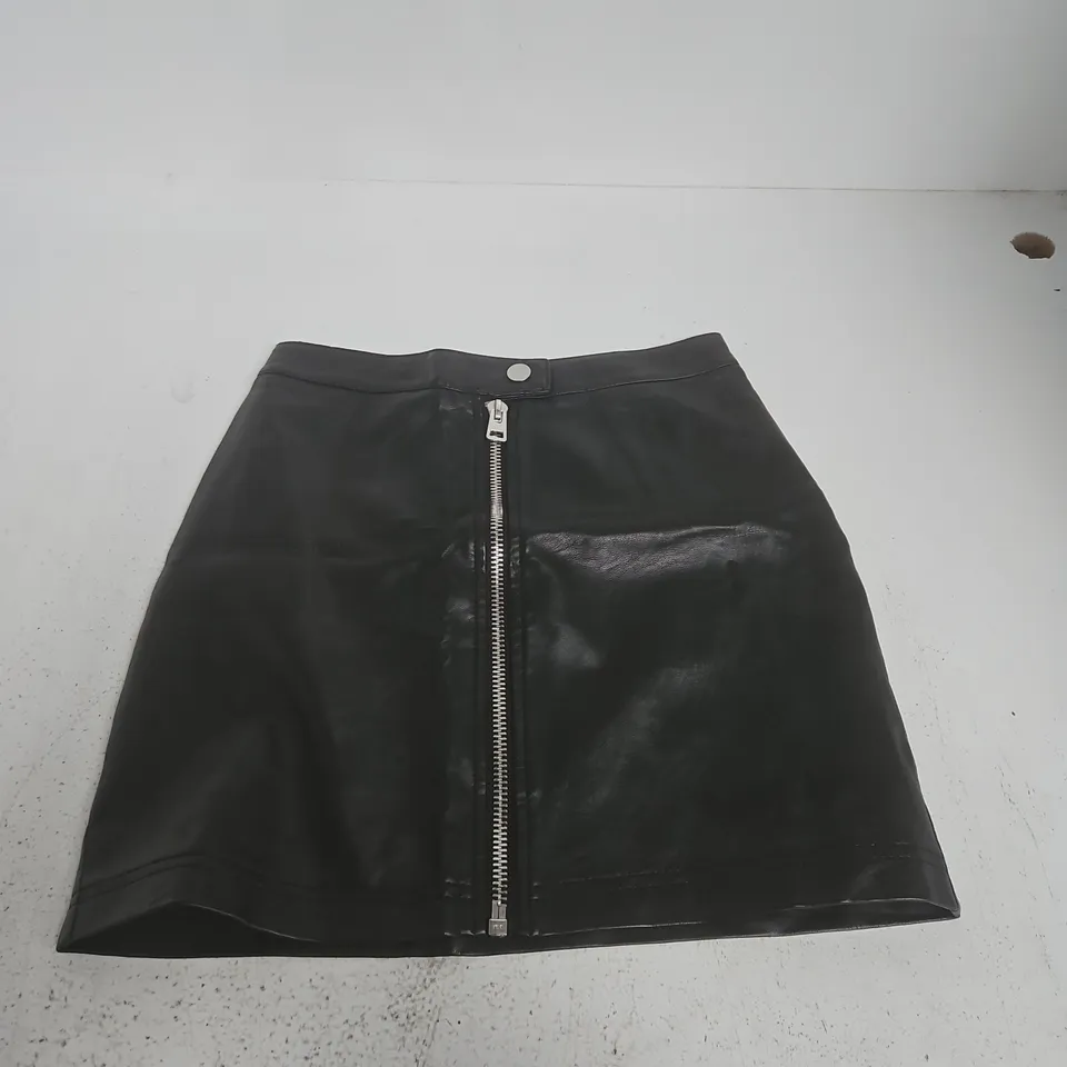 TOPSHOP BLACK FAUX LEATHER MINI SKIRT – UK 6 (EU 34, US 2)