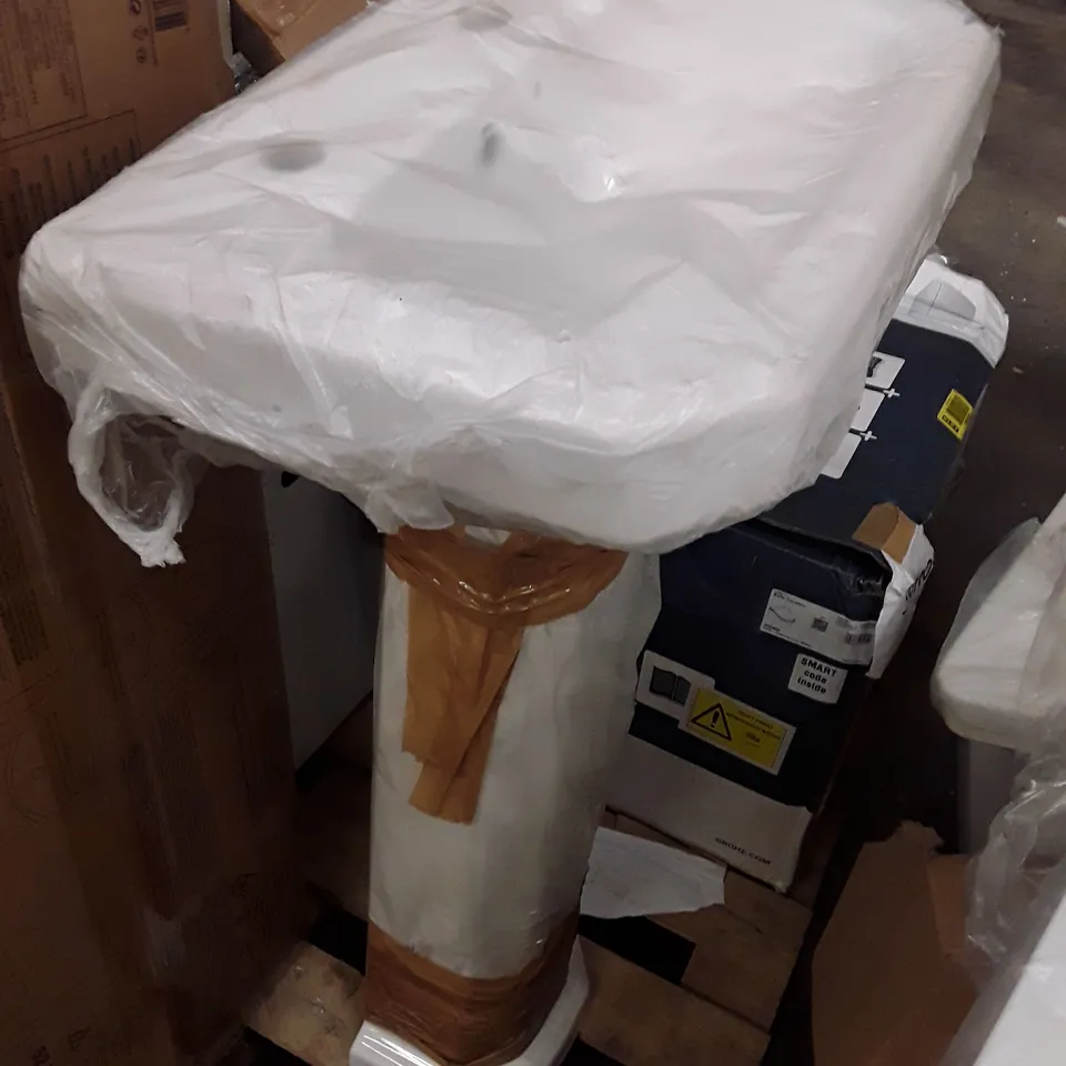 WHITE CERAMIC BASIN AND PEDESTAL 
