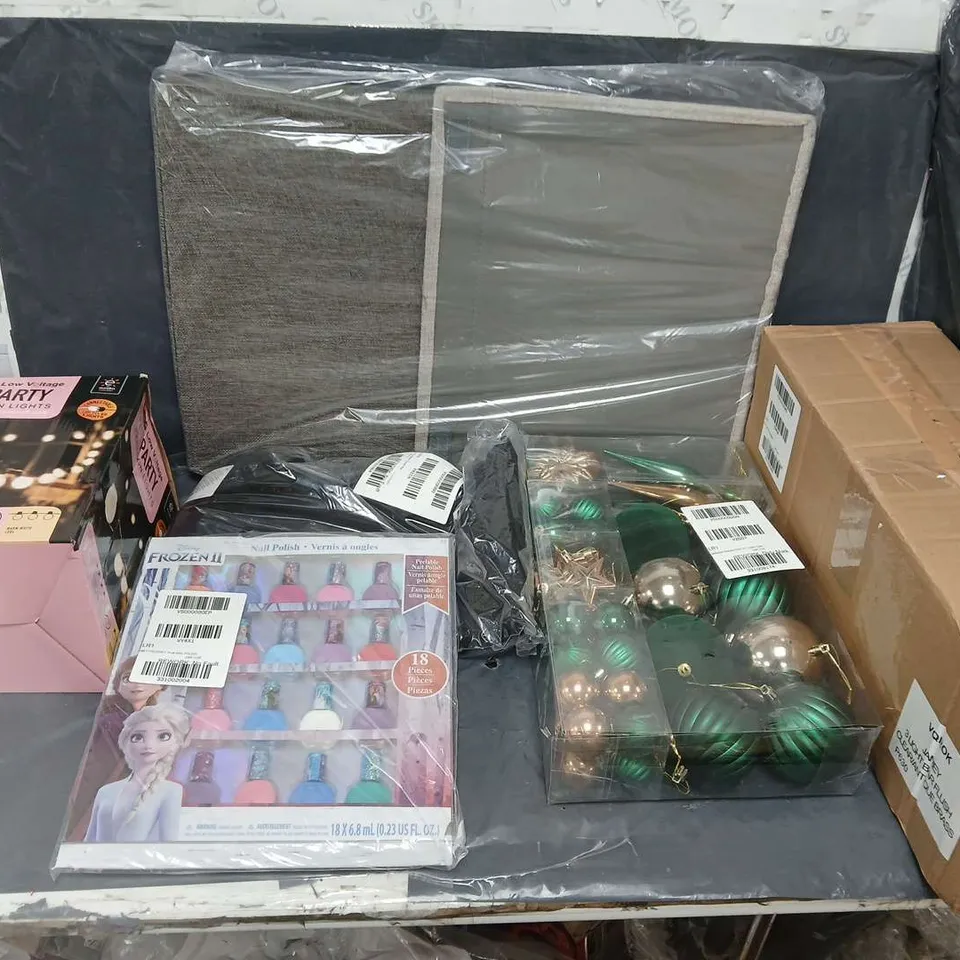 BOX OF APPROX 5 ASSORTED ITEMS TO INCLUDE - FROZEN NAIL POLISH, FESTOON LIGHTS, AND BAUBLES ETC. 