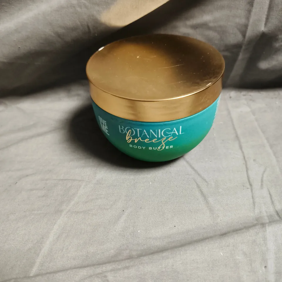 APPROXIMATELY 20 ASSORTED HEALTH & BEAUTY PRODUCTS INCLUDING CETUEM ICE PACK , LIQUID HAIR MAYONNAISE AND BOTANGAL BODY BUTTER 