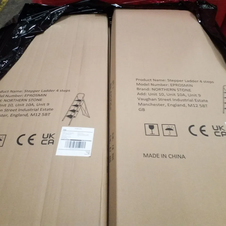 PALLET CONTAINING LARGE QUANTITY OF 4-STEP STEP LADDERS