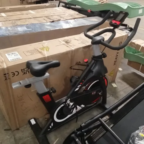 BOXED SCULPTURE PRO RACING STUDIO BIKE WITH 18KG FLYWHEEL