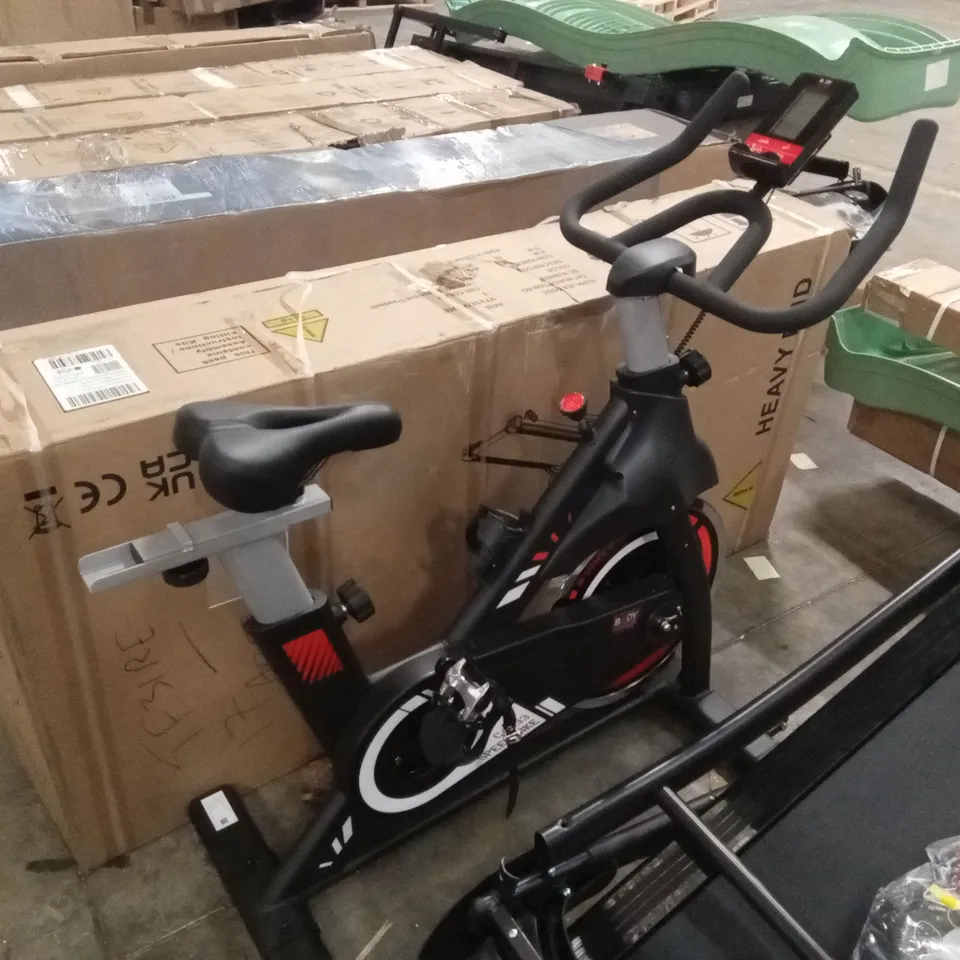 BOXED SCULPTURE PRO RACING STUDIO BIKE WITH 18KG FLYWHEEL RRP £349.99