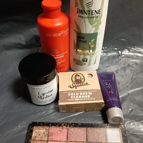 APPROXIMATELY 15 ASSORTED HEALTH & BEAUTY PRODUCTS TO INCLUDE SQUATCH SOAP, SHAMPOO, CONCEALER ETC 