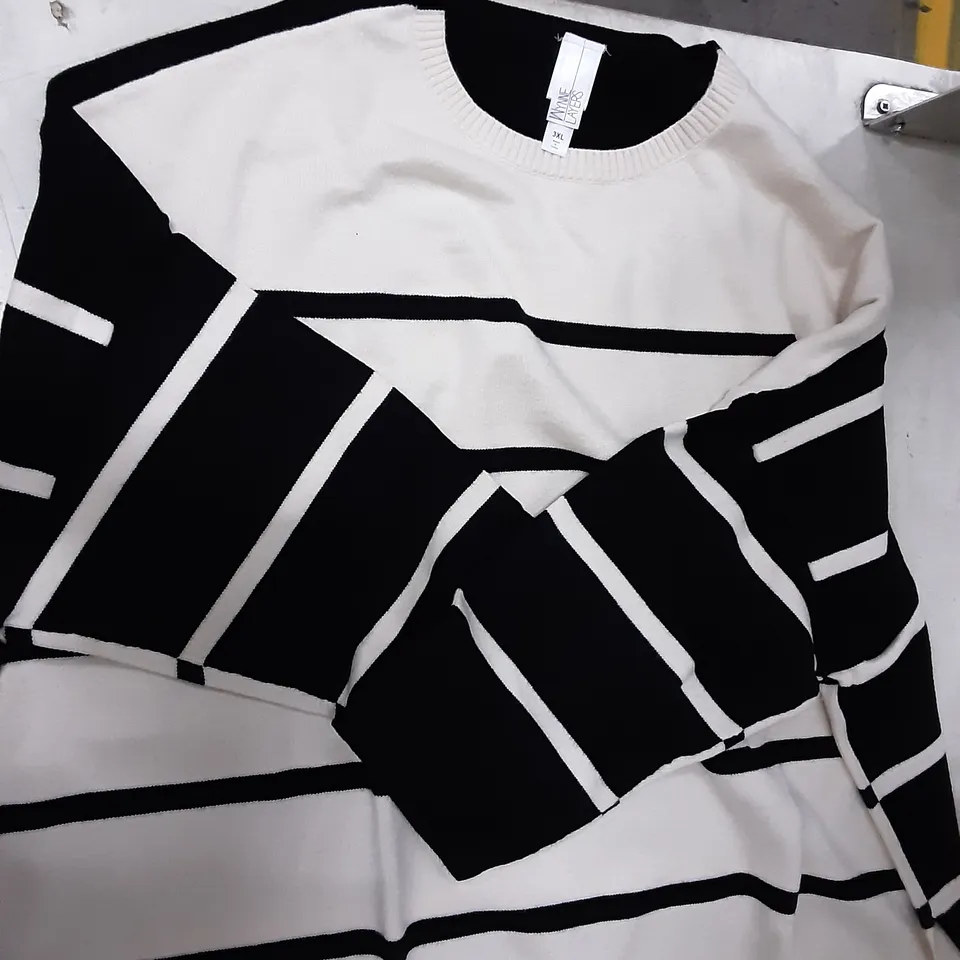 BOX CONTAINING 3 PCS WYNNE LAYERS,  ECRU/BLACK  JUMPER , SIZE 3XL