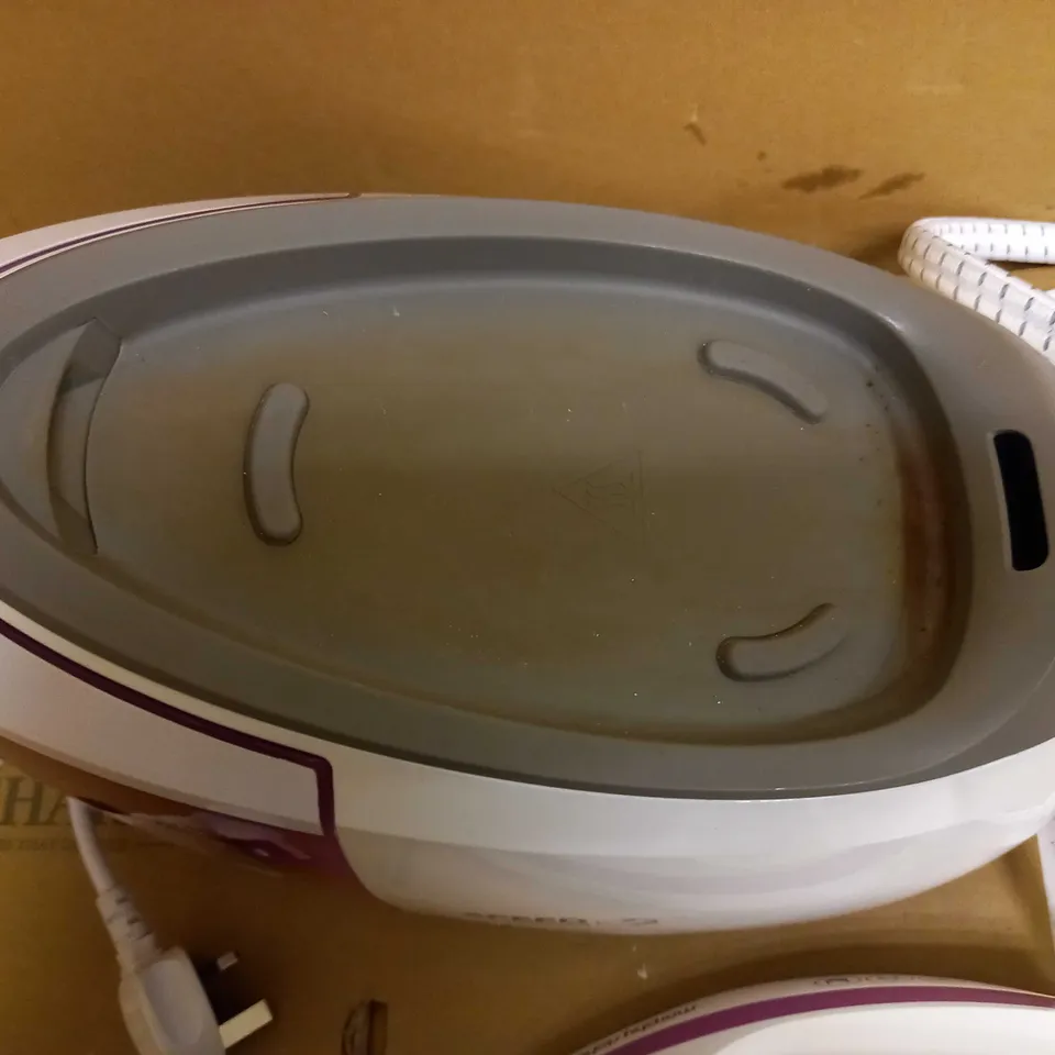 MORPHY RICHARDS SPEED STEAM IRON - PURPLE AND WHITE