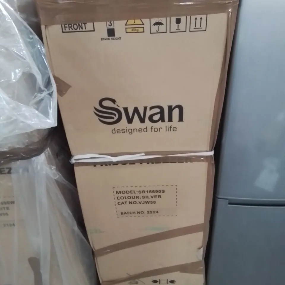 BOXED SWAN SR15690S 48CM WIDE, 50/50 SPLIT FRIDGE FREEZER - SILVER
