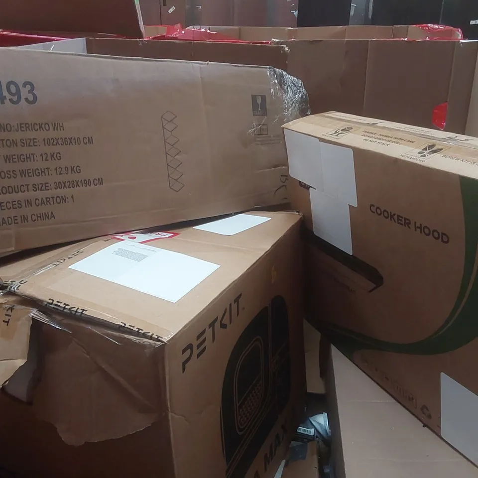 PALLET CONTAINING A VERY LARGE QUANTITY OF ASSORTED ITEMS INCLUDING: COOKER HOOD, SELF-CLEANING CAT LITTER BOX, SHELVES ECT