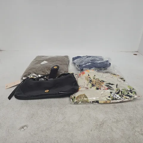 BOX OF APPROXIMATELY 30 ASSORTED CLOTHING ITEMS OF VARIOUS SIZES AND STYLES