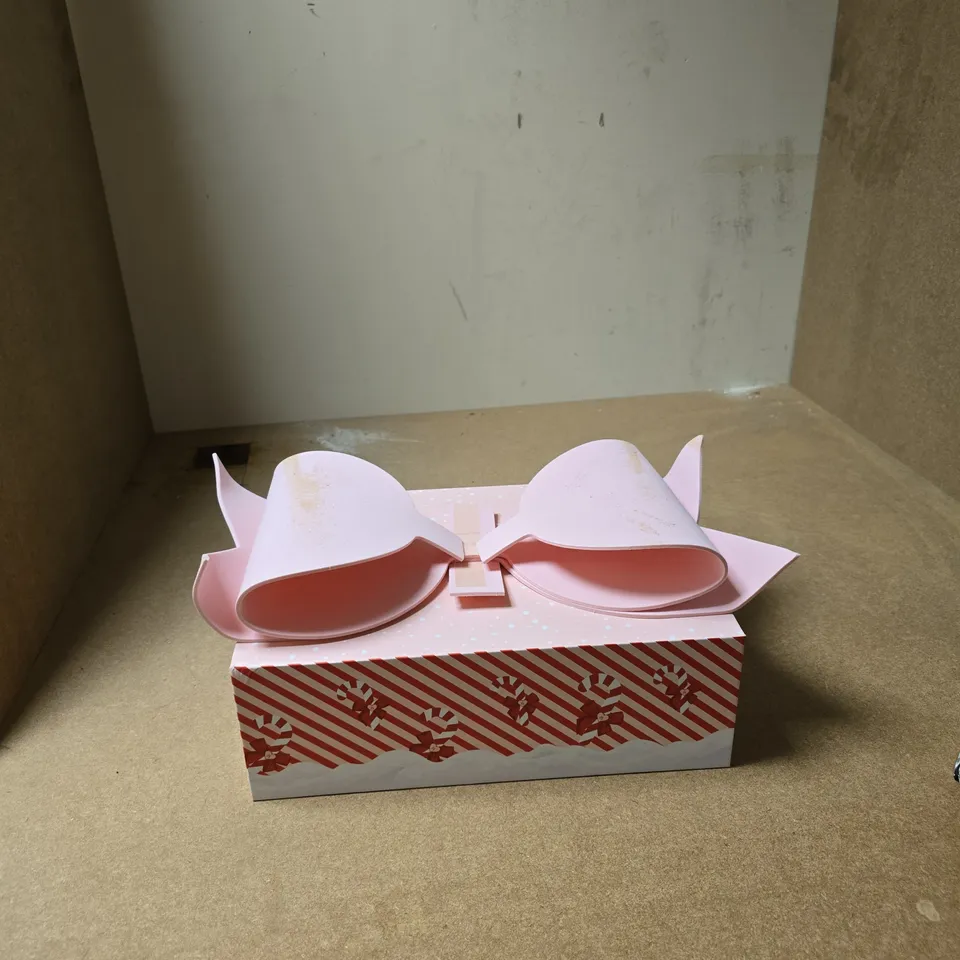 PLOUISE PINK GIFT BOX WITH BOW – ASSORTED BATH & BEAUTY ITEMS