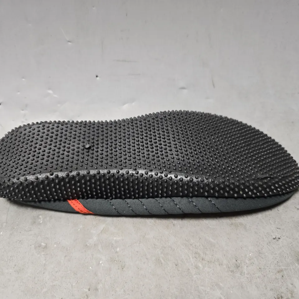 MOUNTAIN WAREHOUSE BEERMUDA AQUA SHOE - UK 8 