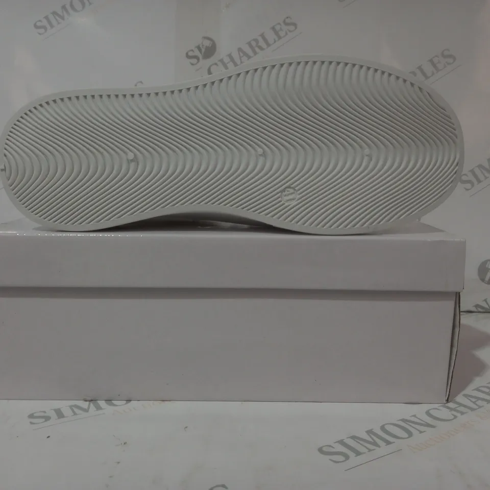 BOXED PAIR OF FASHION PLATFORM CANVAS SHOES IN OFF-WHITE EU SIZE 41
