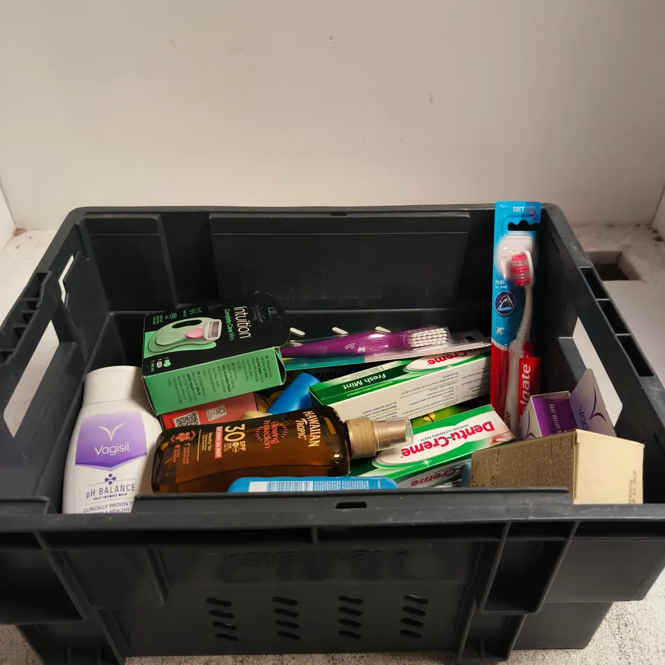 APPROXIMATELY 15 ASSORTED BEAUTY PRODUCTS INCLUDING OGX CONDITIONER, WILKINSON INTUITION COMPLETE CARE AND VAGISIL PH BALANCE DAILY INTIMATE WASH