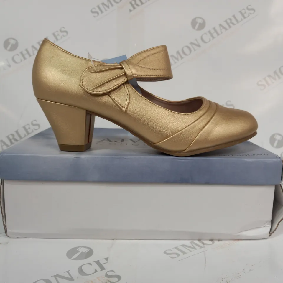 BOXED PAIR OF AJVANI COLLECTION CLOSED TOE LOW BLOCK HEELS IN GOLD COLOUR SIZE 5