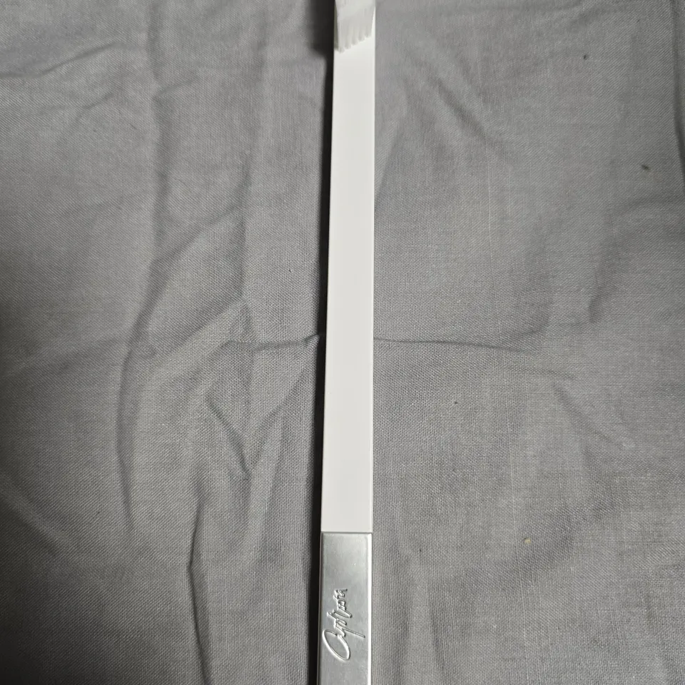 APPROXIMATELY 140 APRIORI WHITE/SILVER TOOTHBRUSH BRUSH – MEDIUM