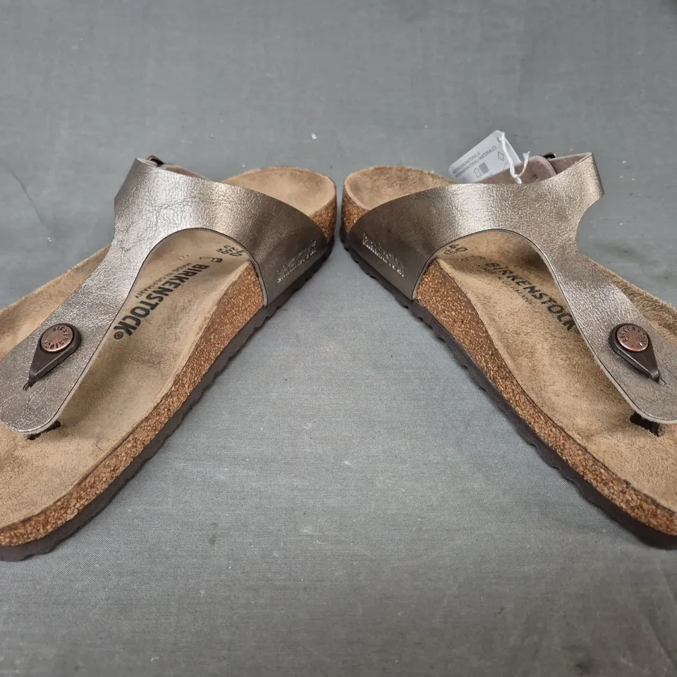 BOXED PAIR OF BIRKENSTOCK GIZEH BS TOE-POST SANDALS IN TAUPE UK SIZE 7