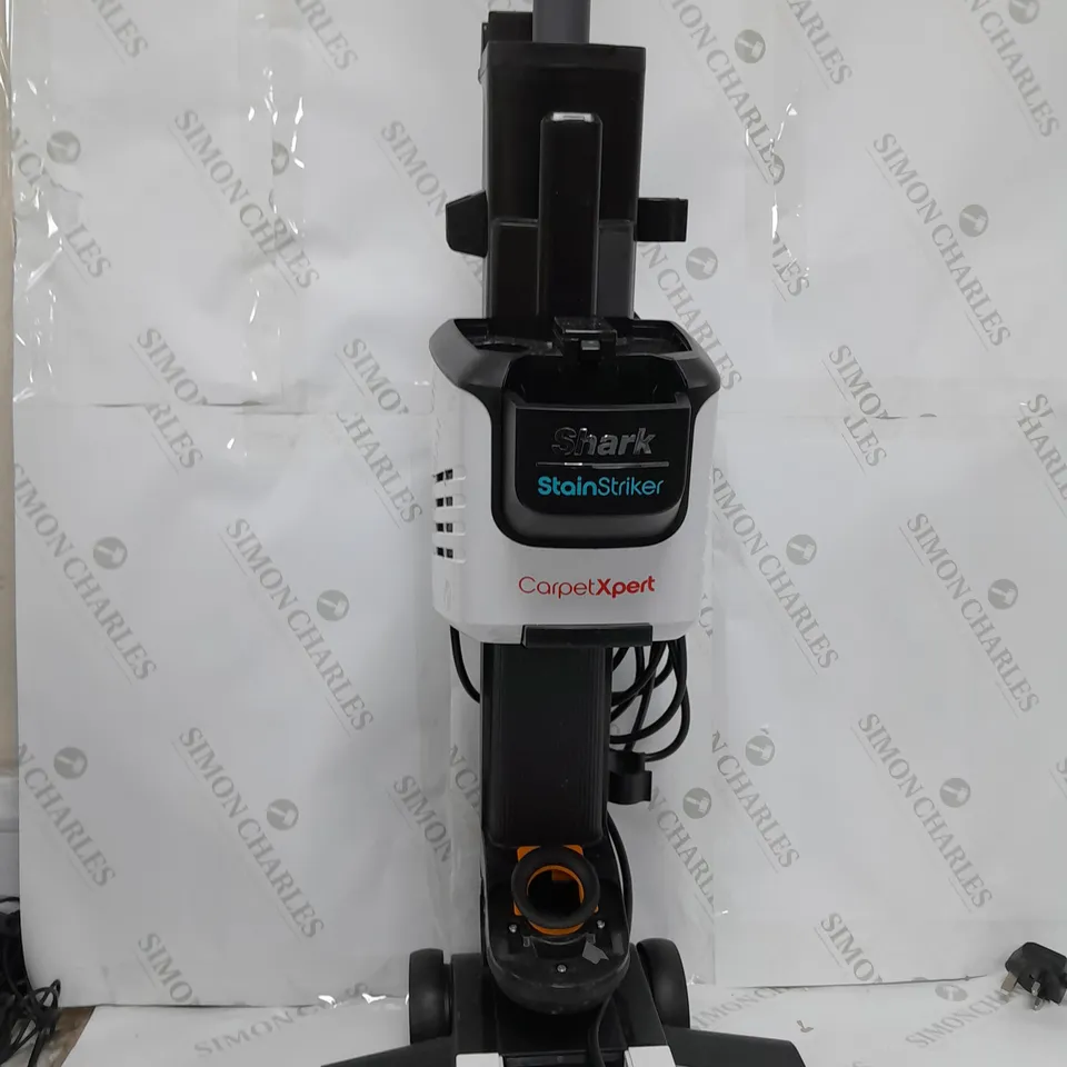 SHARK CARPET XPERT DEEP CARPET CLEANER & BUILT IN STAIN STRIKER EX200UK - COLLECTION ONLY