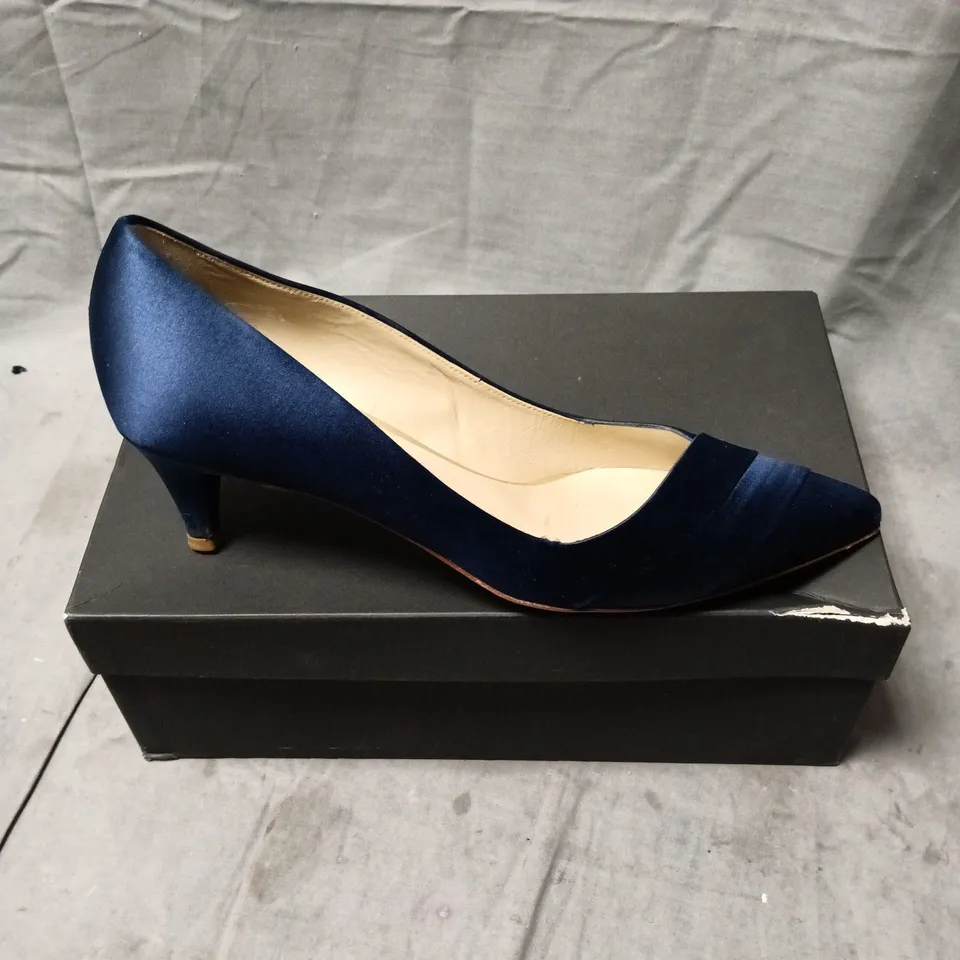 HOBBS LONDON NAVY SATIN HEELS – POINTED-TOE SIZE 40 BOXED