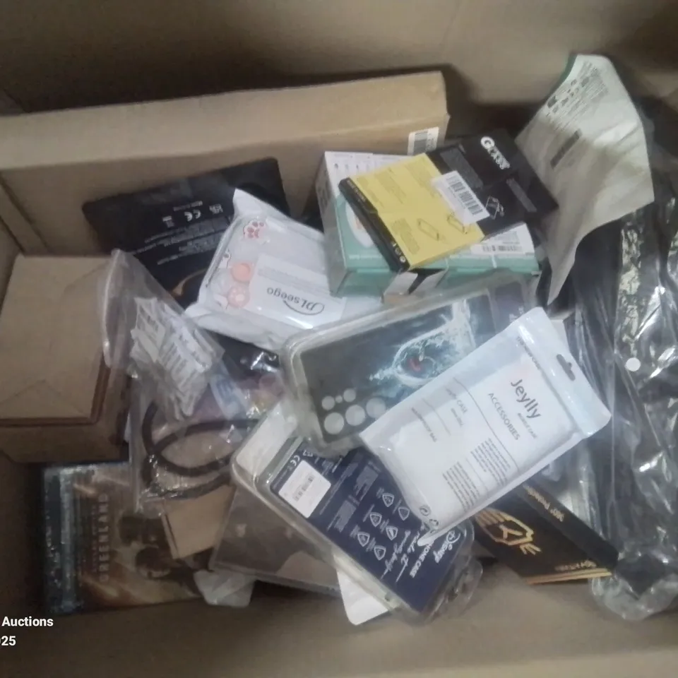 BOX CONTAINING LARGE AMOUNT OF BOXED ELECTRICAL ITEMS TO INCLUDE: LED STRIP LIGHTS, WIRELESS CONTROLLERS, LED LIGHT BULBS, HEARING AID BATTERIES, PHONE CASES ETC.