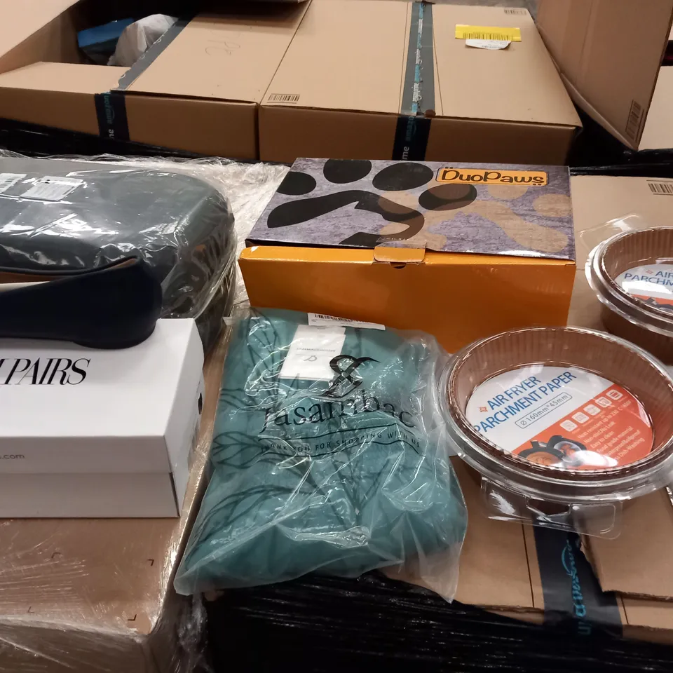 PALLET OF ASSORTED PRODUCTS TO INCLUDE;