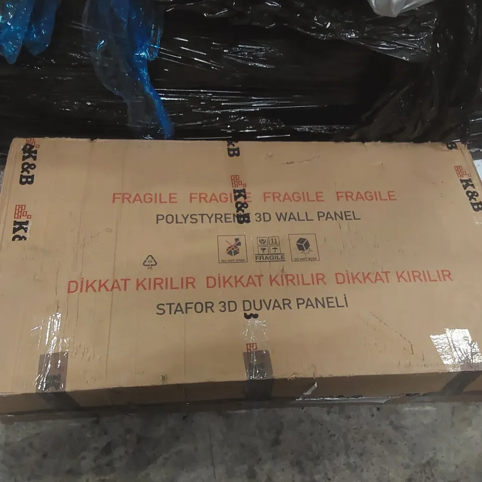 PALLET CONTAINING A LARGE QUANTITY OF ASSORTED CAR PARTS INCLUDING: HEADLIGHTS, MERCEDES-BENZ MIRROR GLASS ECT