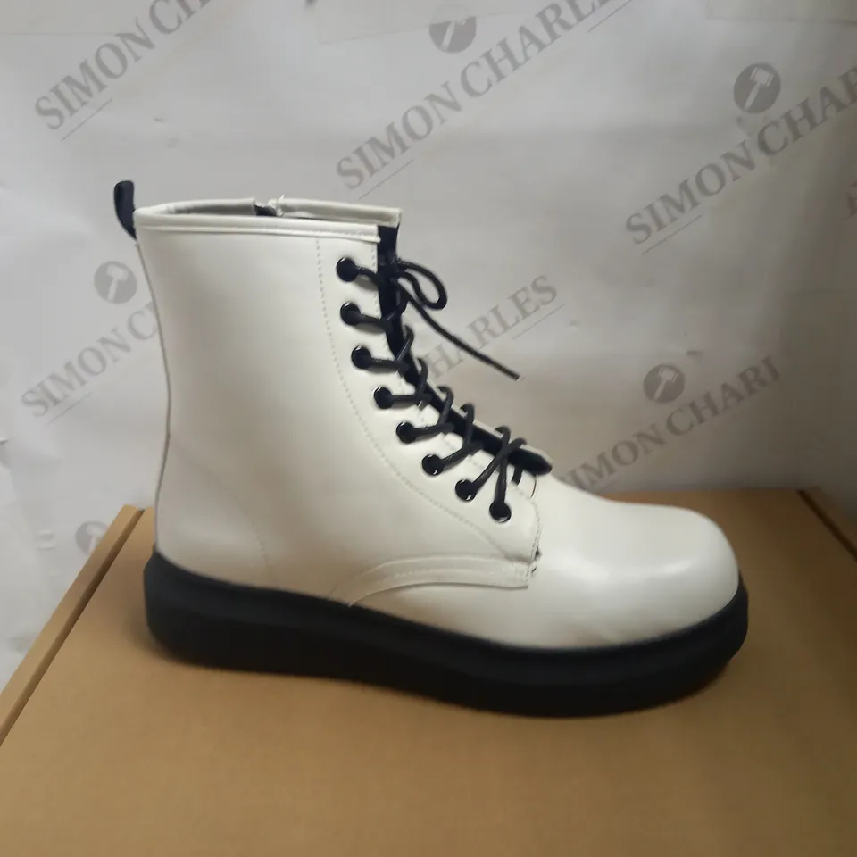 KOI VEGAN TAMREL VICE WHITE LACE UP BOOTS - SIZE 8