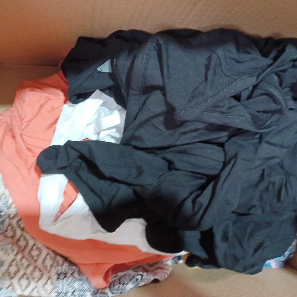 BOX OF APPROXIMATELY 10 ASSORTED CLOTHING ITEMS IN VARIOUS STYLES AND SIZES TO INCLUDE CRYSTAL KOBE, RUTH LANGSFORD, ETC