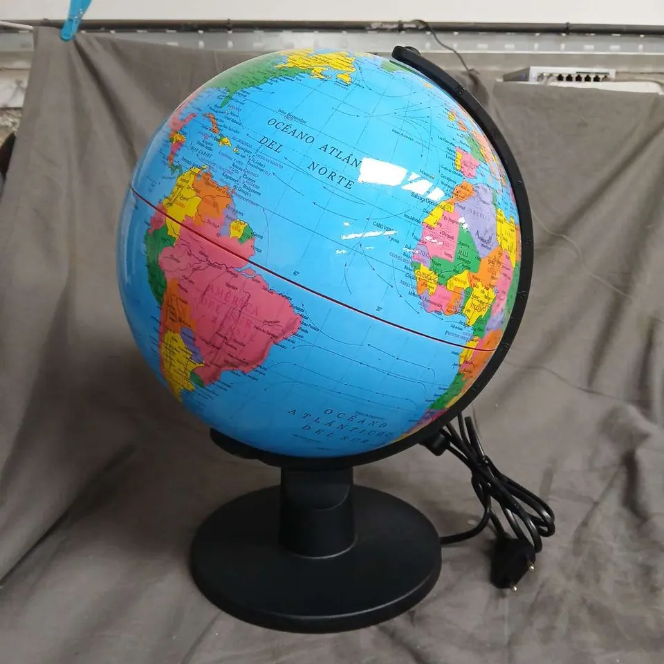 BOXED LIGHT GLOBE 10-INCH 