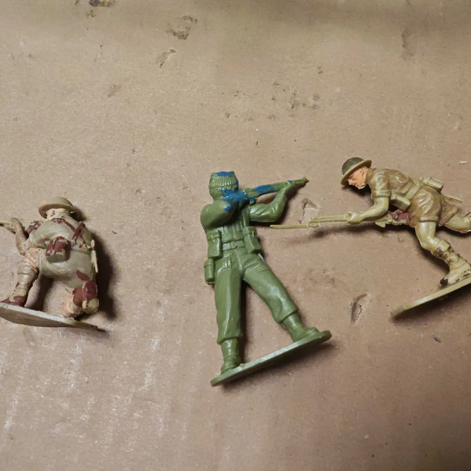 LOT OF PLASTIC ARMY MEN IN 3 COLOURS
