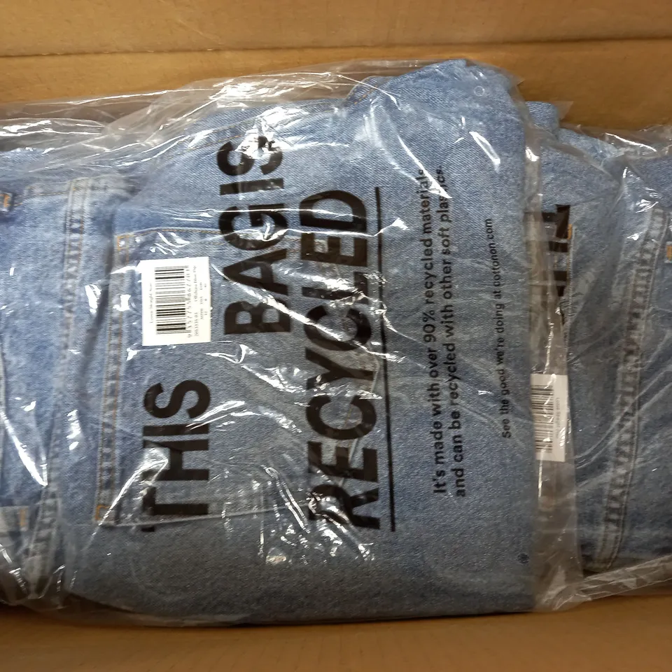 APPROXIMATELY 50 PAIRS OF LOOSE STRAIGHT JEANS IN GRAPHITE BLACK AND OFFSHORE RIP BLUE IN VARIOUS SIZES - COLLECTION ONLY